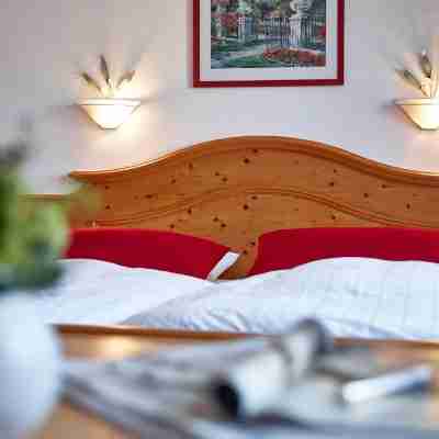 Hotel Und Restaurant Bommersheim Rooms