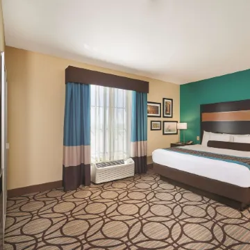 La Quinta Inn & Suites by Wyndham Carlsbad