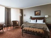 President-Hotel Các khách sạn gần Ga Polyanka