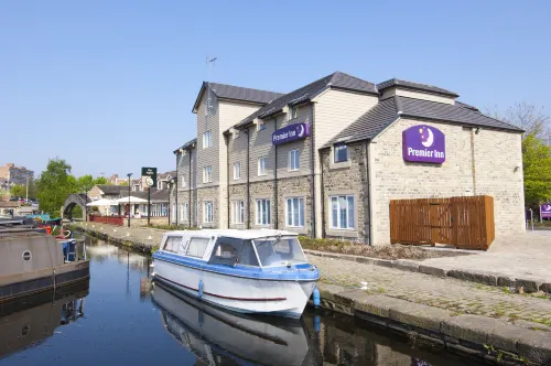 Huddersfield Central Hotel a Lepton