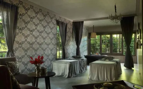 Alaya Resort Ubud Отели рядом с достопримечательностью «Убудский дворец»