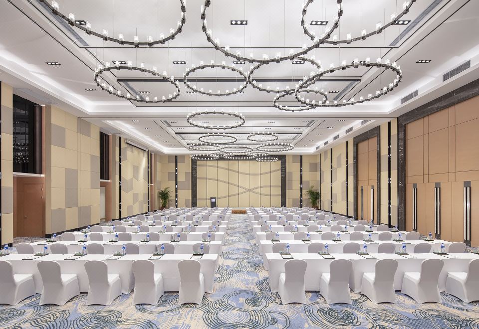 2. 홀리데이 인 톈..