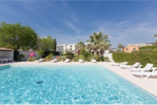 Luxurious Cannes Marina Apartment with Private Garden