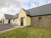 Tlws Bach Hotels near Newgale Beach