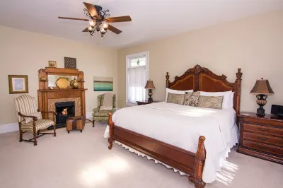 The Levi Deal Mansion Bed & Breakfast فنادق في Meyersdale