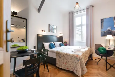 Antique Apartments Plac Szczepanski Hoteles cerca de Stare Miasto