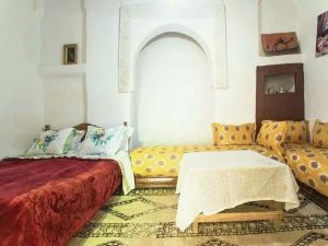Family Room for 4 Peoples Sunny Riad Inside Medina Fes El Bali