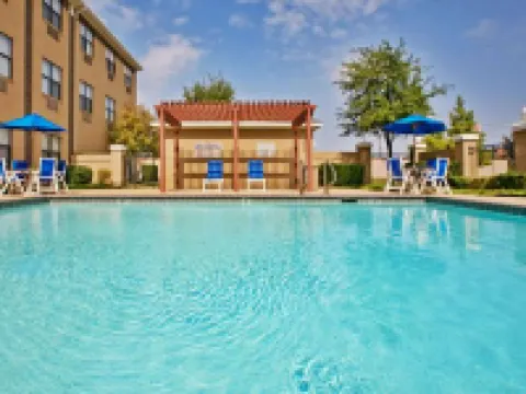 コンフォート スイーツ NW ダラス ニア ラブ フィールド ダラスのホテル