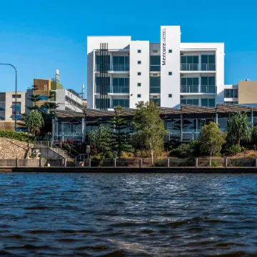Mercure Sunshine Coast Kawana Waters Отели рядом с достопримечательностью «Голден-Бич»