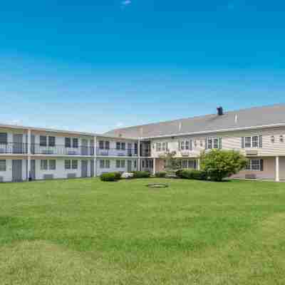 Econo Lodge Hotel Exterior