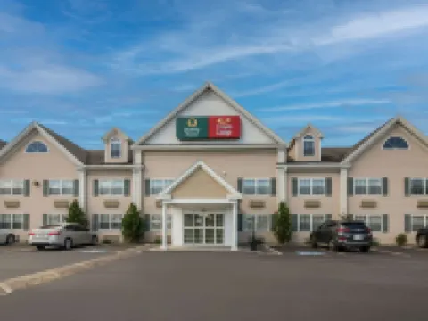 Econo Lodge Hotels in Androscoggin County