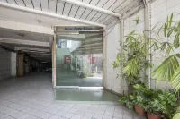 RedDoorz Plus Near Jakarta Kota Station Hotels in West Jakarta City