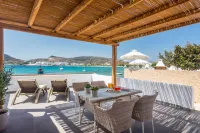Michalakis Seaside Suites