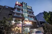 Hotel Fabstays-South Delhi