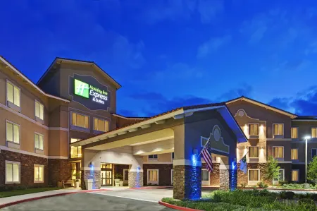 Holiday Inn Express & Suites Beaumont - Oak Valley