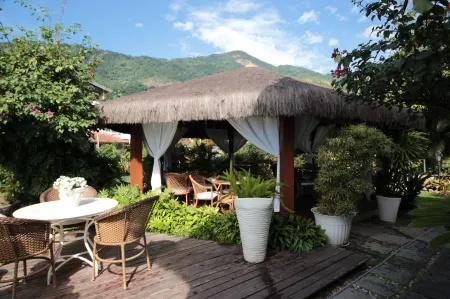 Pousada Solar da Praia Отели рядом с достопримечательностью «Лопес Мендес Бич»