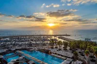 Leonardo Gordon Beach - 4-Star