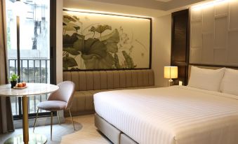 The Quarter Ploenchit by UHG