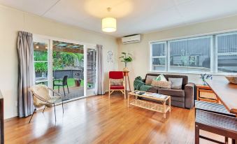 Sunny Grey Lynn Holiday Home