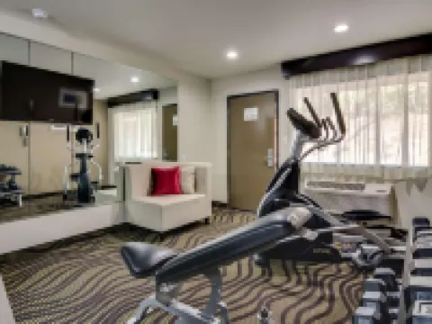 ควอลิตี้ อินน์แอนด์สวีทส์ ย่านมหาวิทยาลัยเอเธนส์ โรงแรมในเอเธนส์