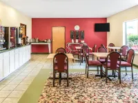 Super 8 by Wyndham Pevely Hotel a Jefferson County