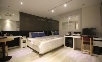Cube Hotel