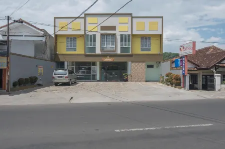 RedDoorz at Hotel Griya Gatsu Lampung Отели рядом с достопримечательностью «Condong Island»