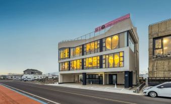 1. 스테이 산타루치..