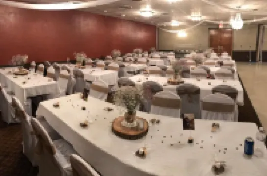 Ramada by Wyndham Albert Lea