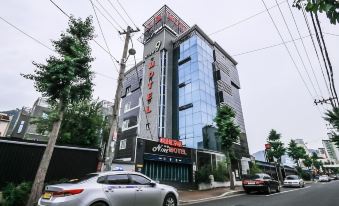 2. 나인모텔..