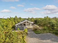 "Alethe" - 1km from the Sea