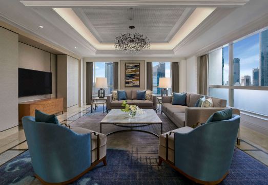 그랜드 하얏트 자카르타의 웅장한 로비와 시설 전경