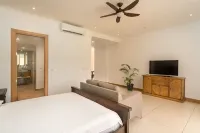 Royale Suites by Arc Royal Luxury Apts Hotels in Takamaka