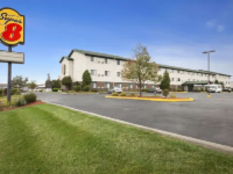 Super 8 by Wyndham Milwaukee Airport ミルウォーキーのホテル