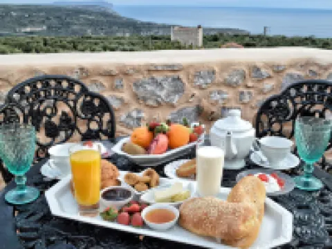 Lithos Stone Suites Hotels in Itilo