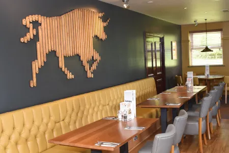 Premier Inn Newcastle Gosforth/Cramlington Отели рядом с достопримечательностью «Azure Garden Centre & Cafe»