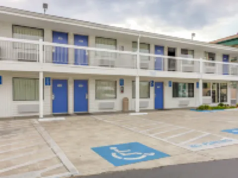 Motel 6 Medford, or - North Hotels in Medford