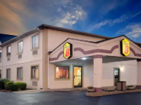 Super 8 by Wyndham Somerset Hotels in Somerset