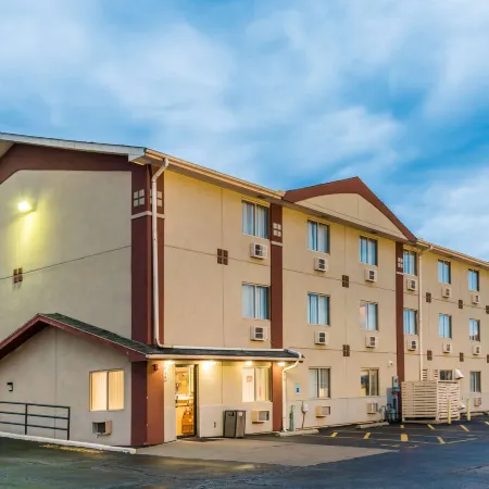 Super 8 by Wyndham Bloomington