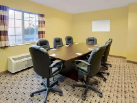 普雷裏德欣麥客達温德姆酒店 克勞福德縣酒店