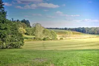 Picturesque Cabin set on 150-acre farm, 5-minute drive to Chautauqua Institute Hotels in Chautauqua