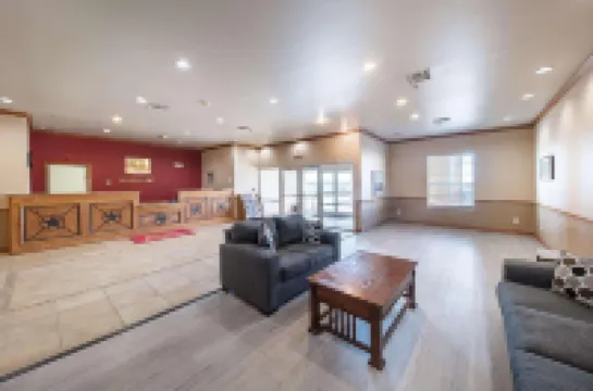 Econo Lodge Inn & Suites Bridgeport