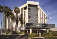 DoubleTree by Hilton Carson Các khách sạn ở Carson
