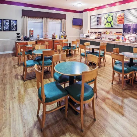 La Quinta Inn & Suites by Wyndham Weatherford Отели в г. Вэзерфорд