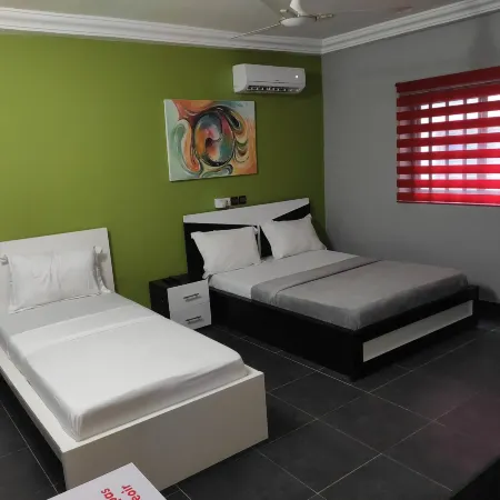 Deluxe Twin Beds in Royal Blue Guest House and Bar Lome Отели в г. Гольф