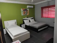 Deluxe Twin Beds in Royal Blue Guest House and Bar Lome Hotel a Golfe