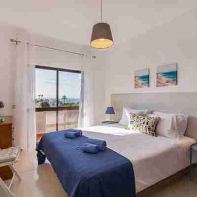 Galé 600m from the Beach Rooms