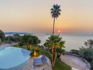 Magnificent Villa with Sea View in Théoule Sur Mer - by Feelluxuryholidays