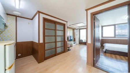 Tongyeong White Beach Pension Отели в г. Тхонъён