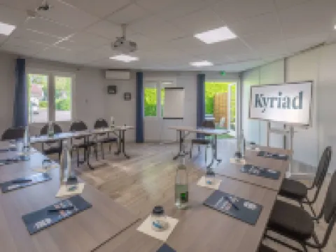 Kyriad Lyon Est - Bron Eurexpo le Cottage Hoteles en Bron